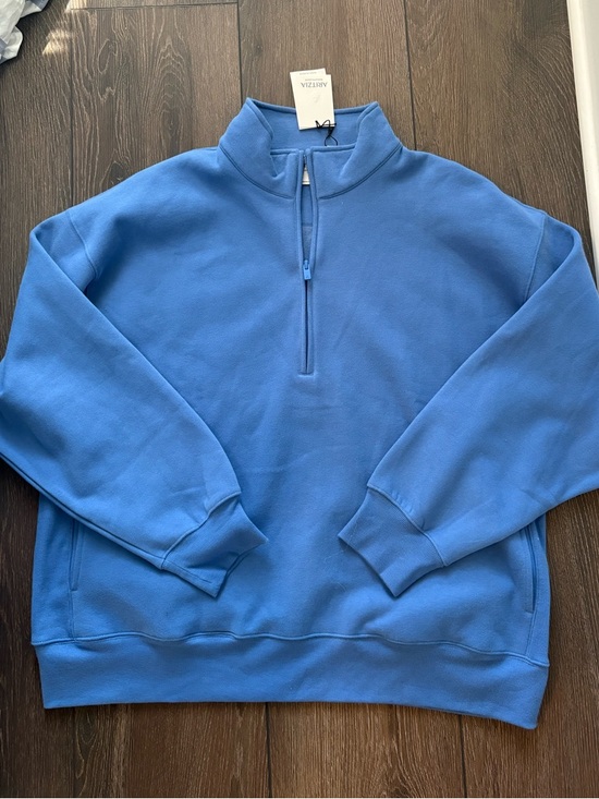Aritzia Tops - NWT aritzia cozy sweatfleece boyfriend 1/2 zip in french blue!!